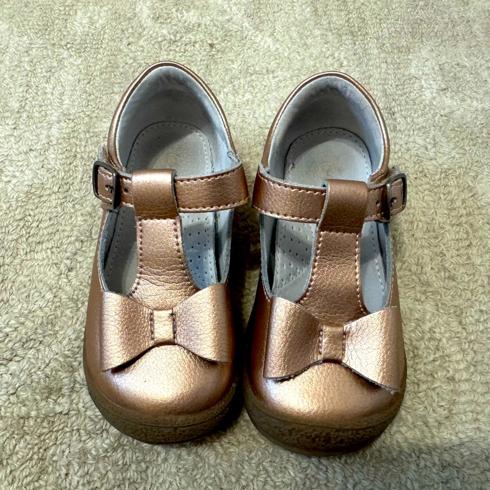 L’Amour Emma T-strap Mary Jane’s Size 8